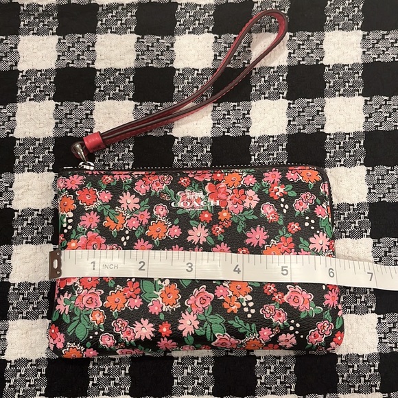 Coach Mixed Floral Corner Zip Wristlet Black Orange Pink Red Green Flower EUC - Picture 6 of 9